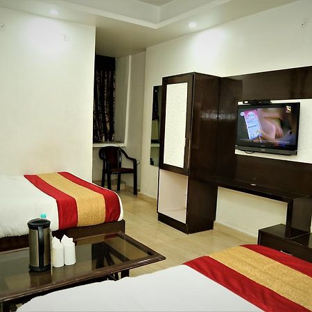 Hotel Suzi International, Near New Delhi Station Buitenkant foto