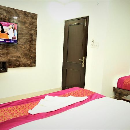 Hotel Suzi International, Near New Delhi Station Buitenkant foto